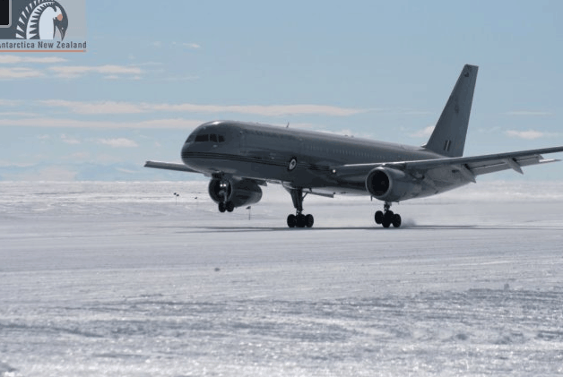 Landing 757-200 at Mc Murdo